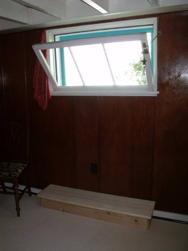 Window with very difficult egress